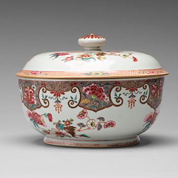 619. A famille rose tureen with cover, Qing dynasty, Yongzheng (1723-35).