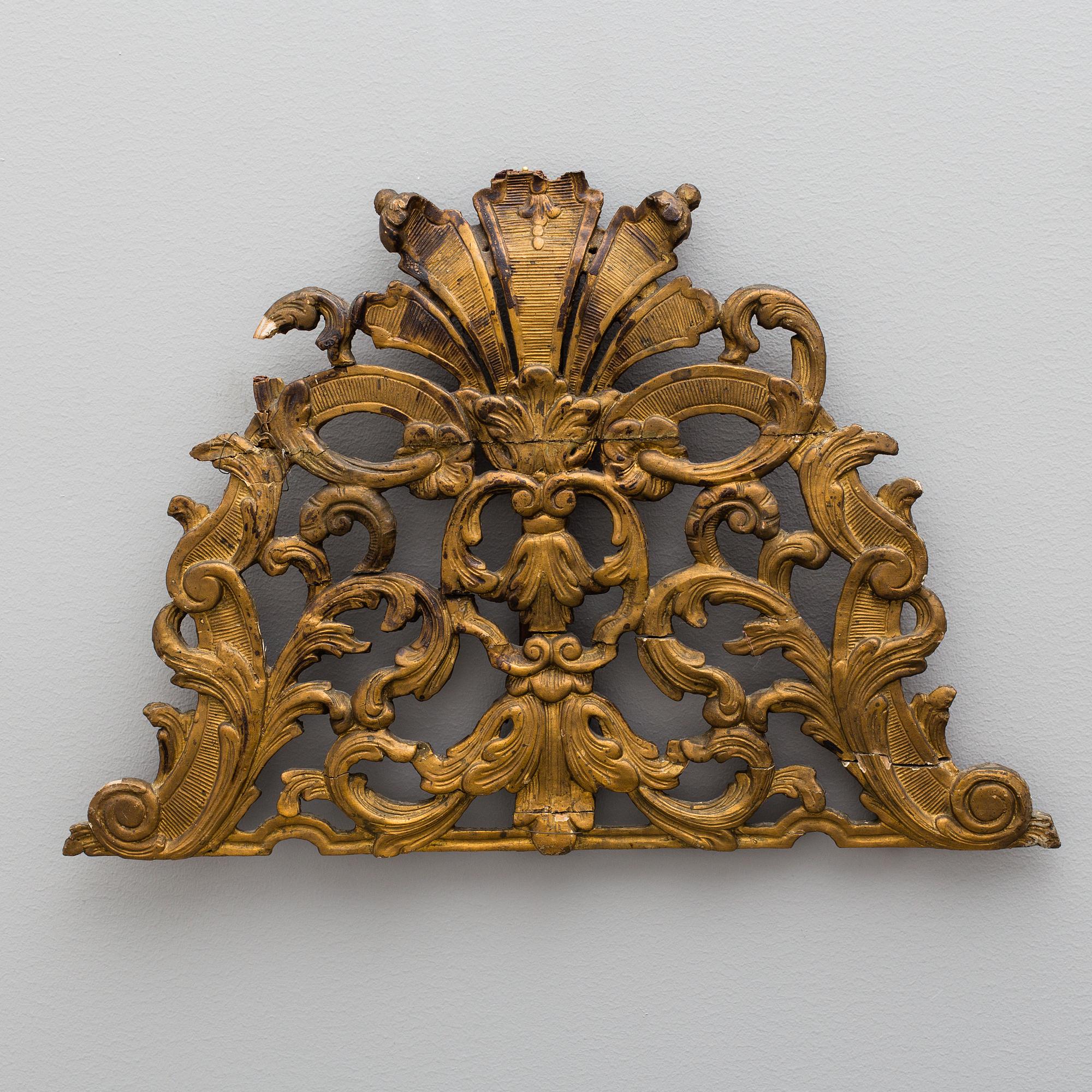 The top part of a Baroque mirror, early 18th century.