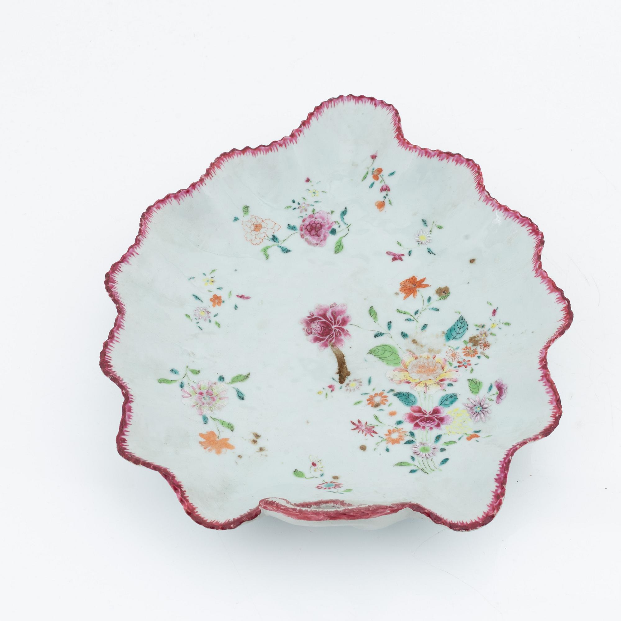 Lövformat fat, kompaniporslin. Qingdynastin, Qianlong (1736-95).