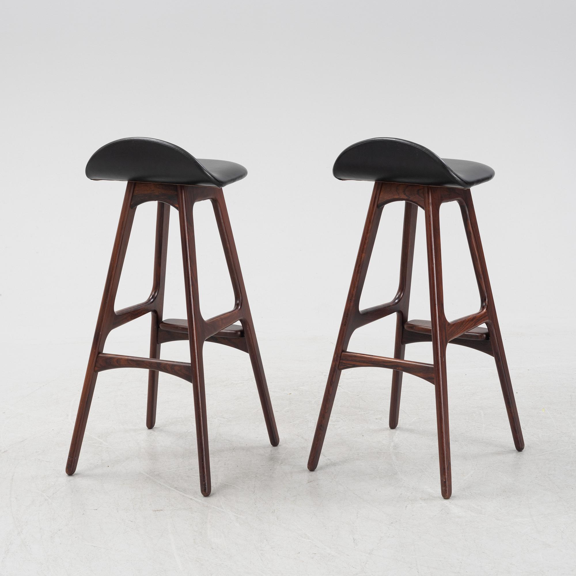 Erik Buch, barpallar/barstolar, ett par,
Odense Maskinsnedkeri A-S,
Danmark, 1960-tal.