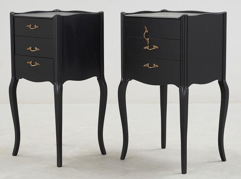 BYRÅER, 2st, snarlika, rokokostil, 1900-talets andra hälft.