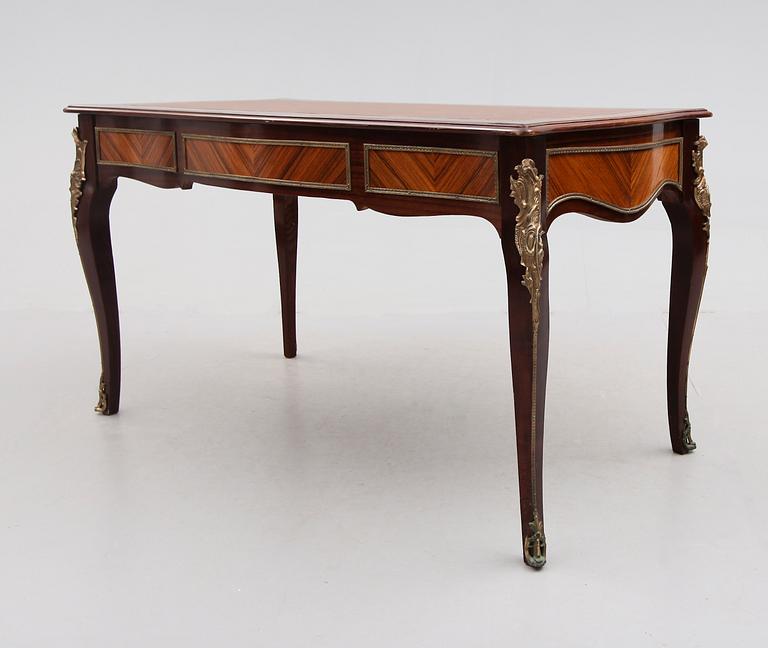 SKRIVBORD, rokokostil, 1900-talets andra hälft.