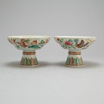 A pair of famille rose footed dishes, Qing dynasty, Canton, 19th century.