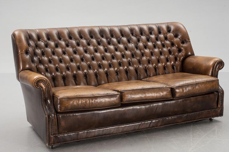 SOFFA, Chesterfieldmodell. England, 1900-talets andra hälft.