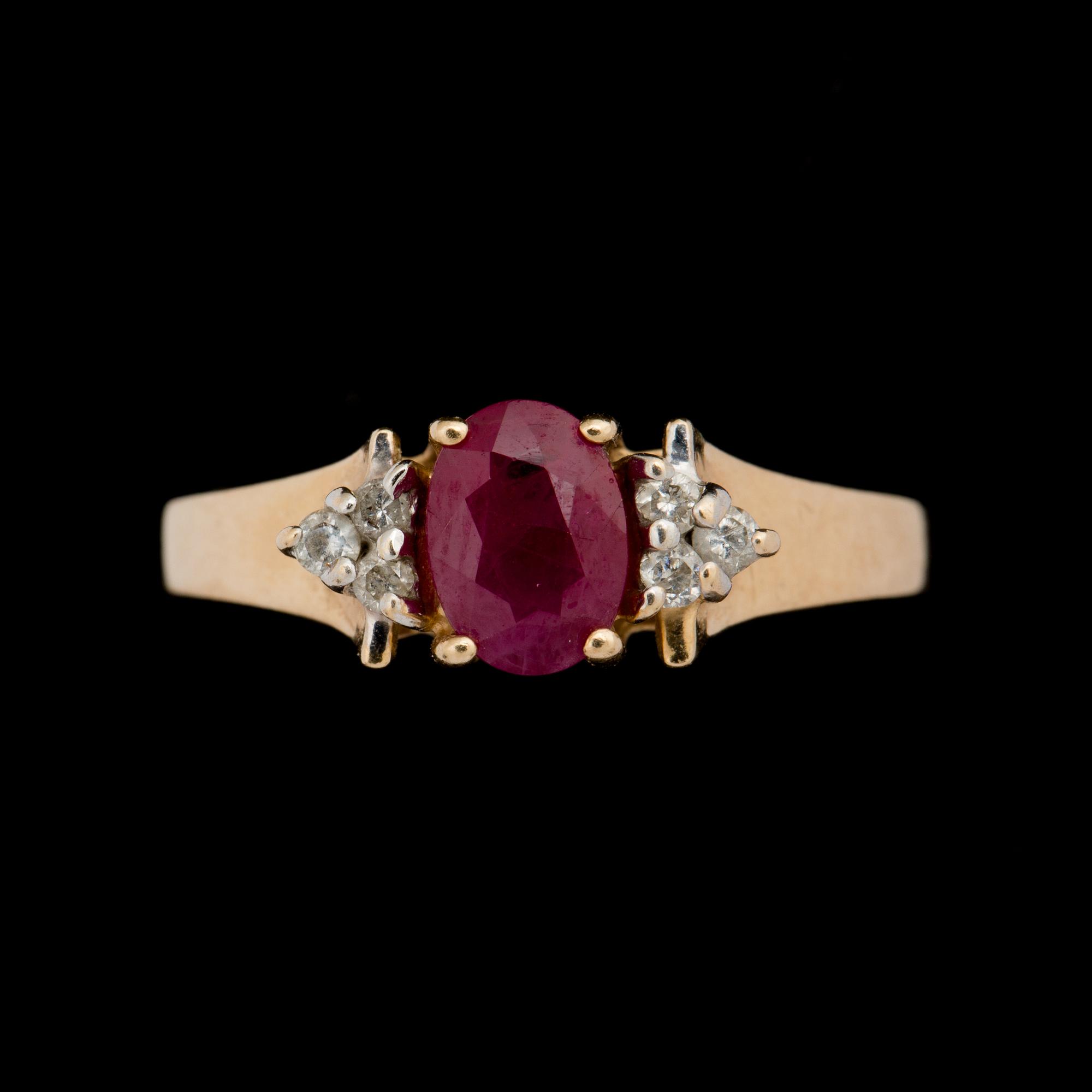 RING, 14K guld med små diamanter samt rubin. Vikt ca 3 gram.