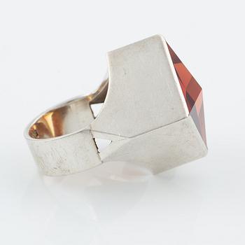 Birger Haglund, Ring sterlingsilver med en syntetisk safir.