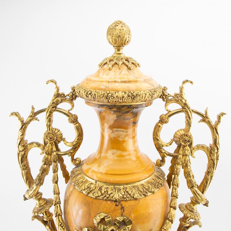 Urna Louis XVI-stil Frankrike omkring 1900.