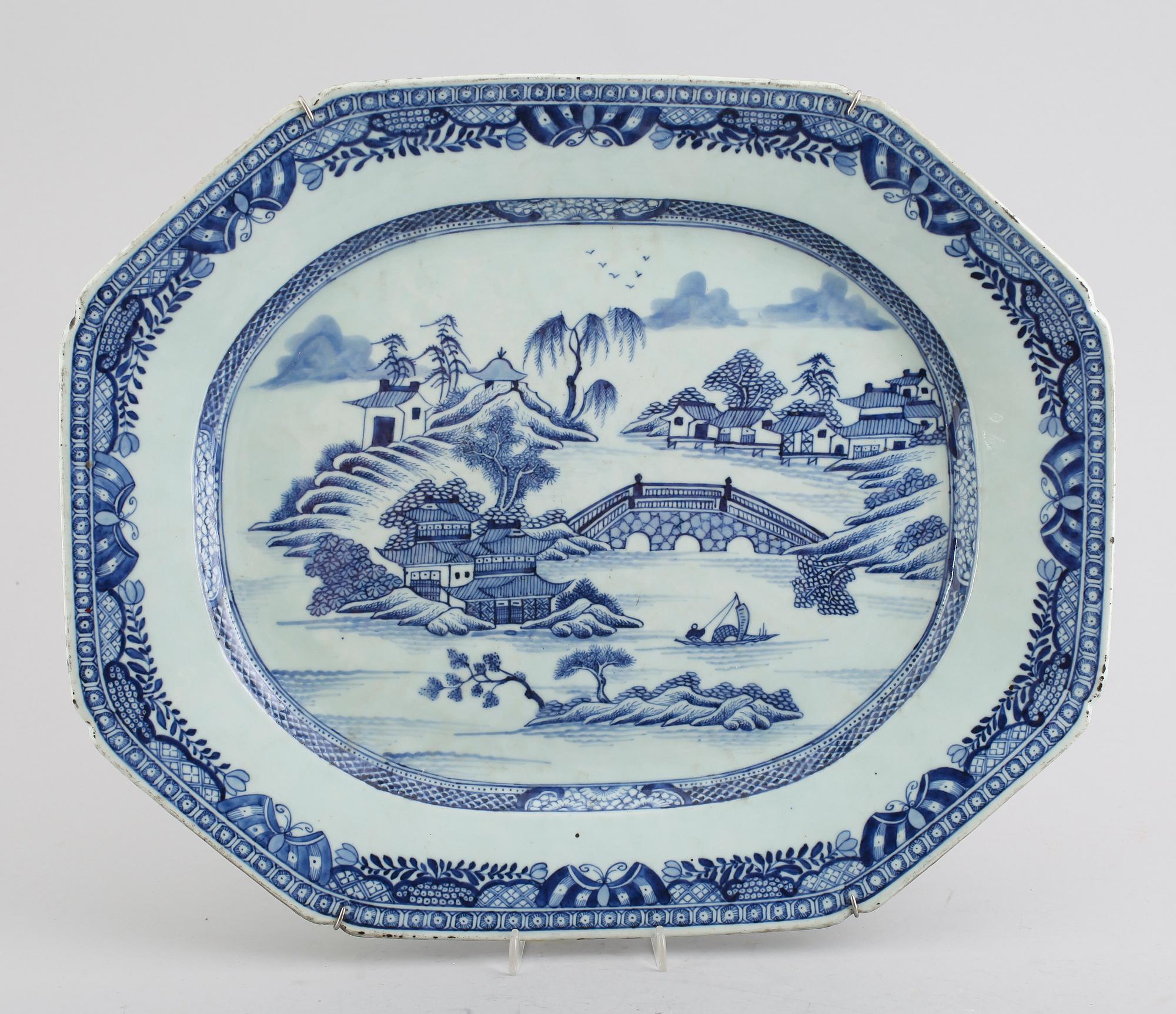 STEKFAT, porslin, Kina, Qianlong 1736-1795.
