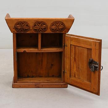 HÄNGSKÅP, allmoge, 1700-/1800-tal.