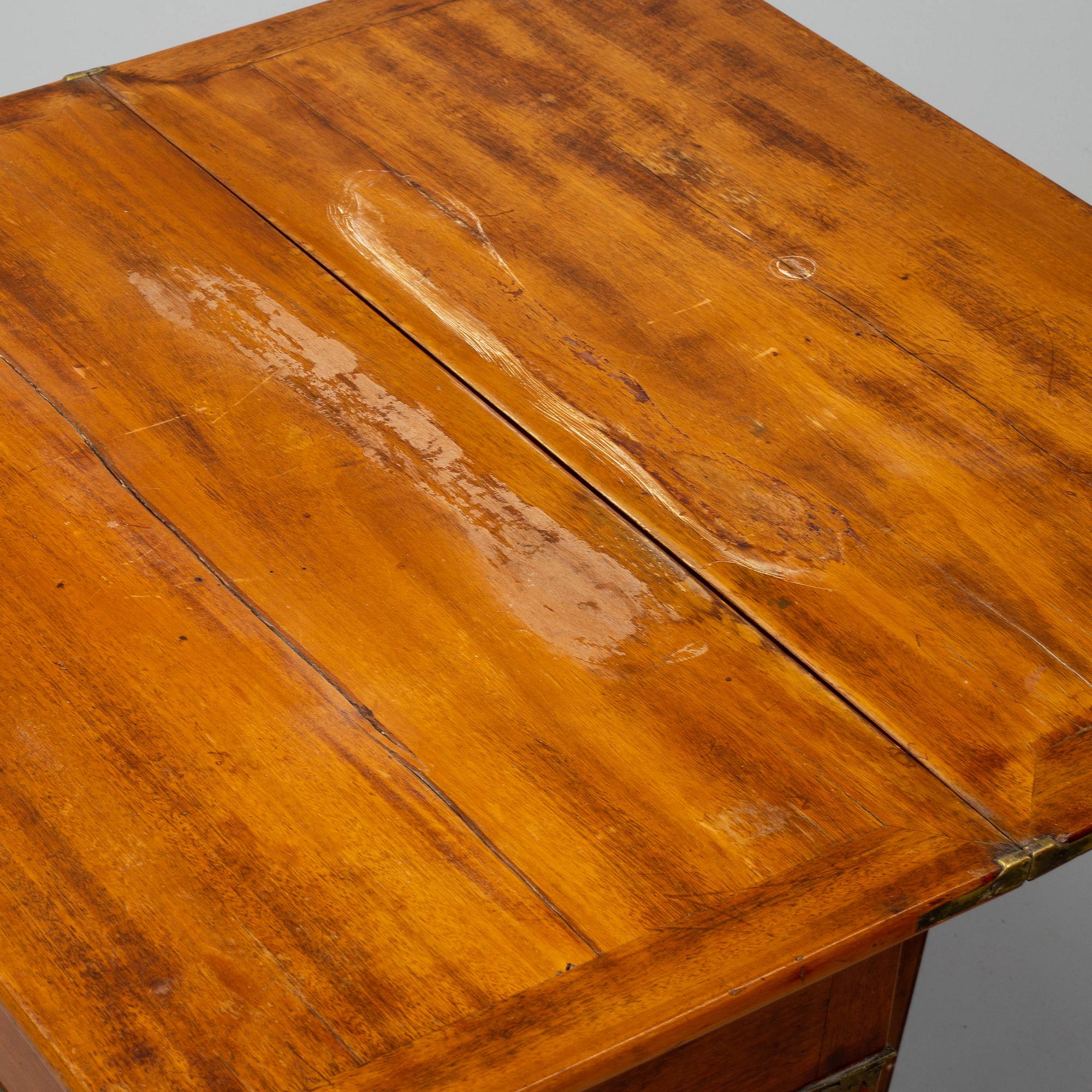 SPELBORD, ett par, sengustavianska, omkring år 1800.