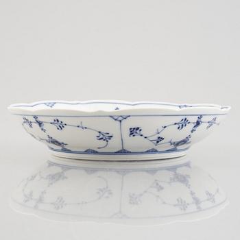 A 'Blue Fluted Plain' / 'Musselmalet rifflet', porcelain serving dish, Royal Copenhagen, modell 481, 1898-1923.