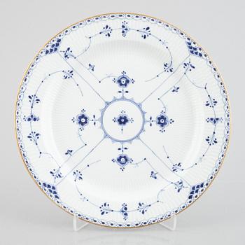 A large 'Blue Fluted Half Lace' porcelain serving dish, Royal Copenhagen, model 540, 1898-1923.