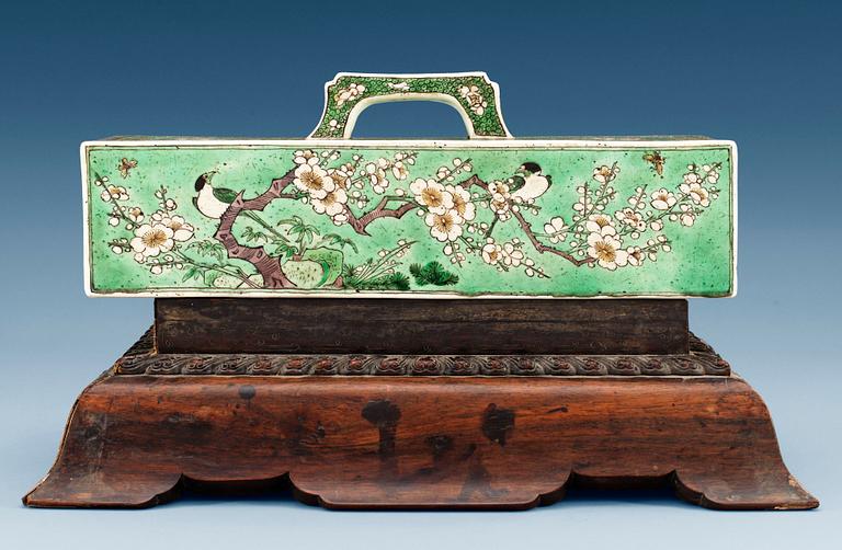 A rare famille verte scroll weight, Qing dynasty, Kangxi (1662-1722).