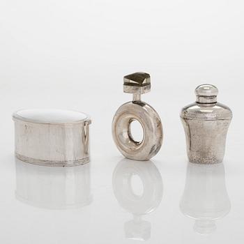 Flakonger, 2 st, silver, samt dosa, sterlingsilver, Finska och svenska stämplar.