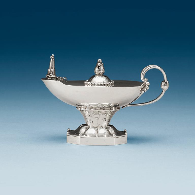 GEORG JENSEN, bordständare/ oljelampa, Köpenhamn 1915-19, 830/1000 silver.