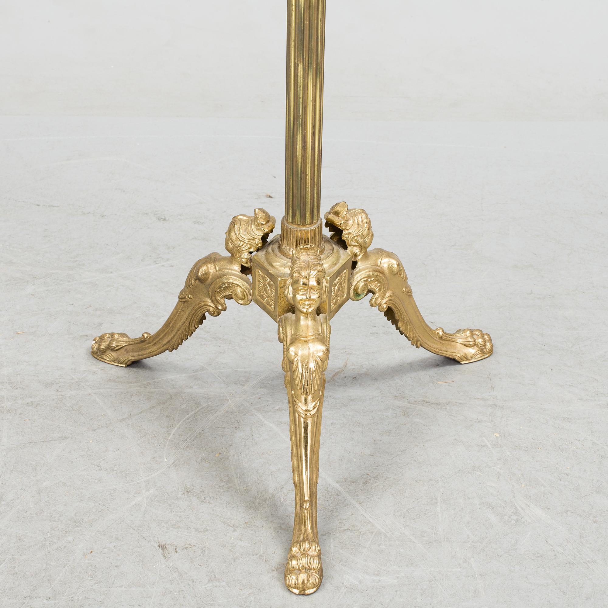 A mid-20th century hat stand.