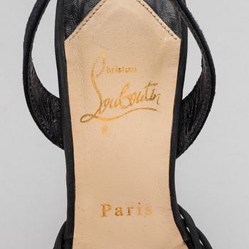 CHRISTIAN LOUBOUTIN. SKOR, ett par. Storlek 35,5.