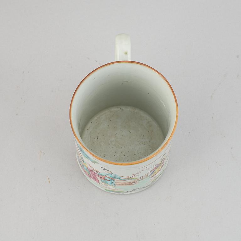 Mugg, kompaniporslin. Qingdynastin, Qianlong (1736-95).