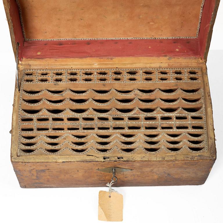 A cutlery box, 18th Century.