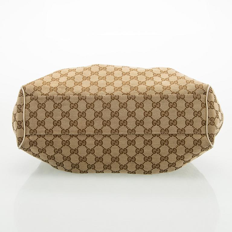 Gucci, a 'Sukey' bag.