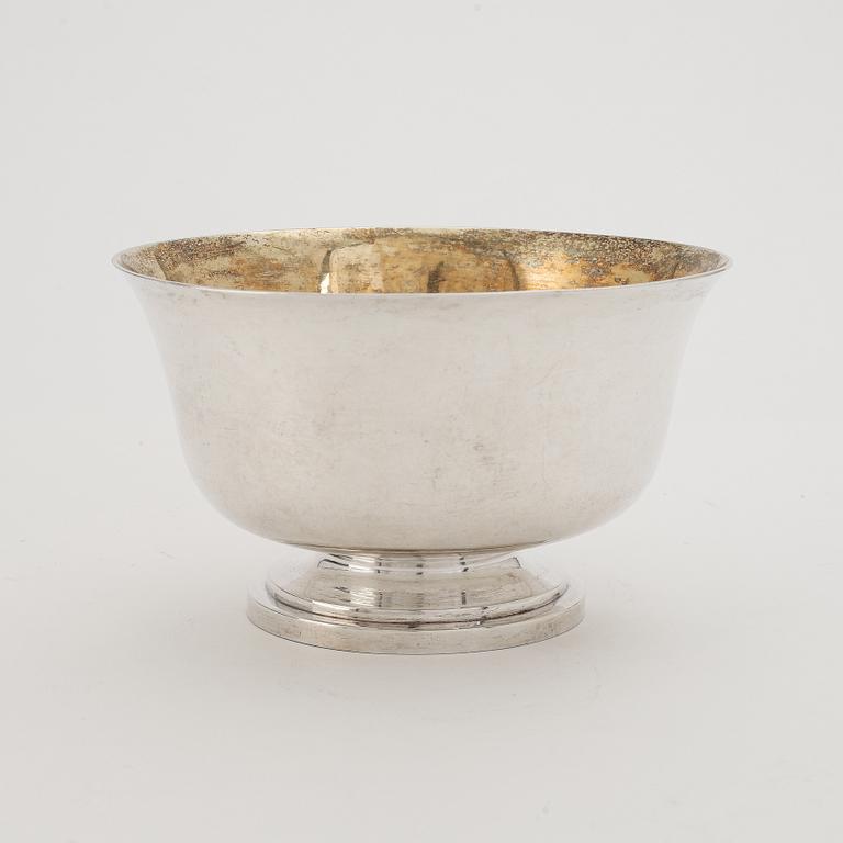 A silver bowl by Adolf Zethelius, Stockholm 1823.