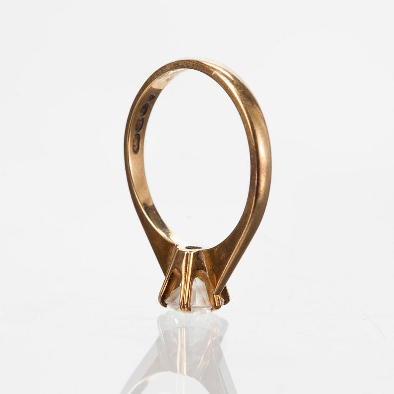 RING, guld 14K, briljantslipad diamant ca 0,80 ct. Helsingfors 1992.