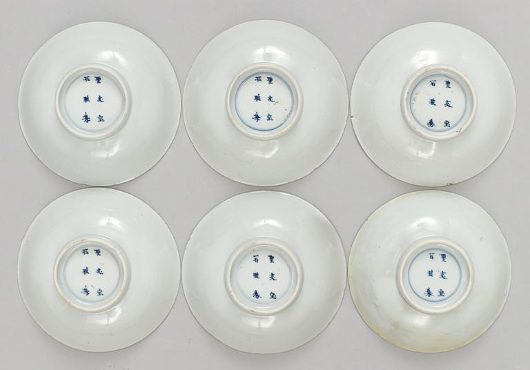 A set of six blue and white dishes, Qing dynasty, Kangxi (1662-1722). With six character hall mark.