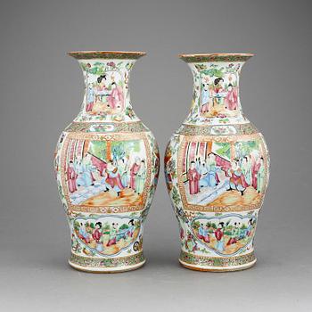 VASER, ett par, porslin, Kanton, Kina 1800-tal.
