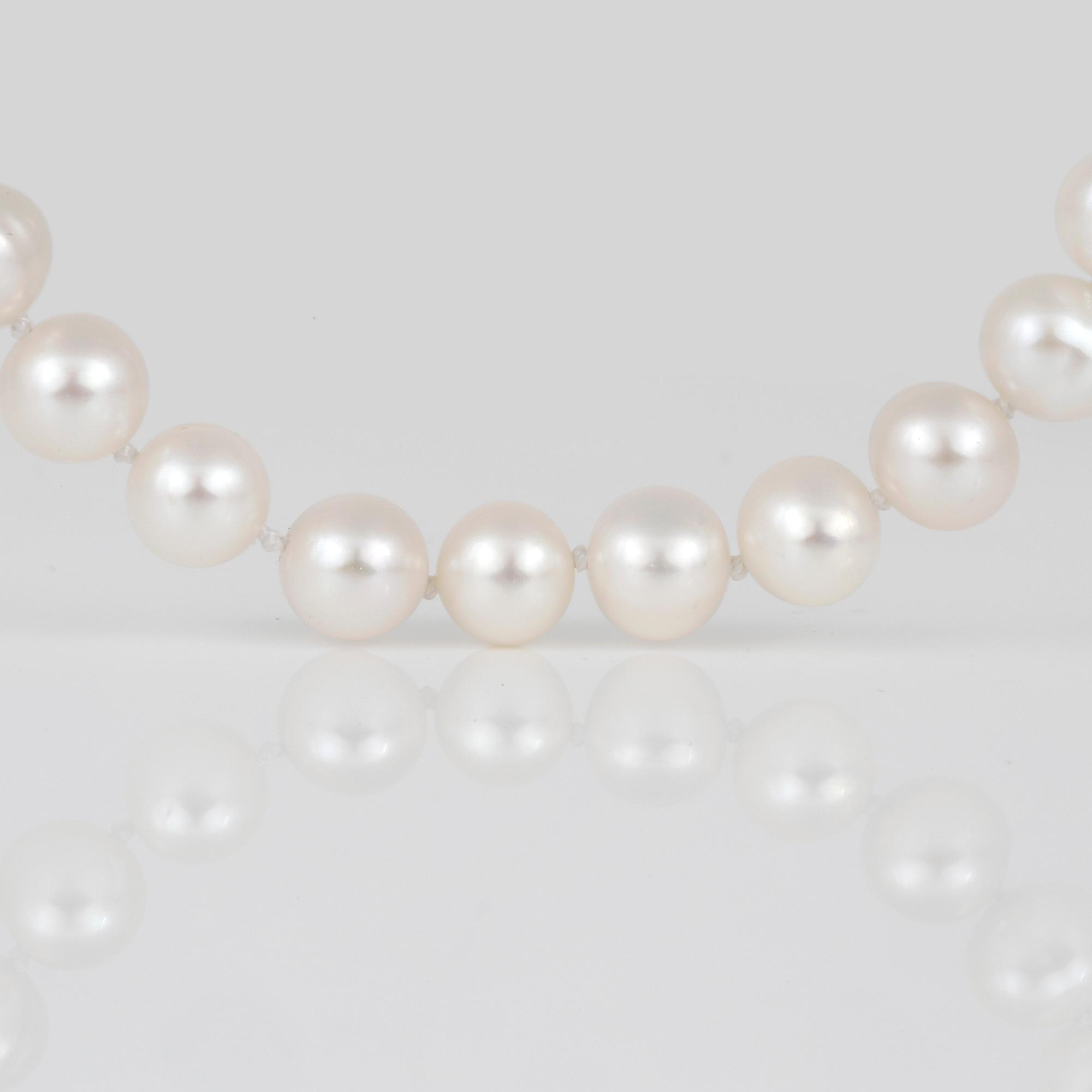 HALSBAND samt ÖRHÄNGEN, ett par, med odlade pärlor.