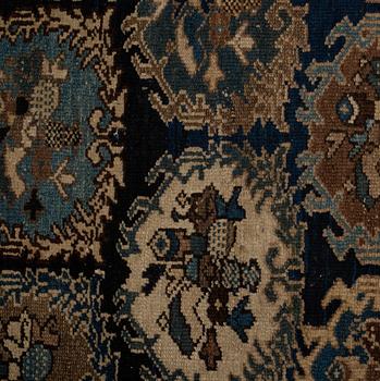 MATTO, an antique/a semi-antique Northwestern Persian, ca 158-159 x 124-126,5 cm.