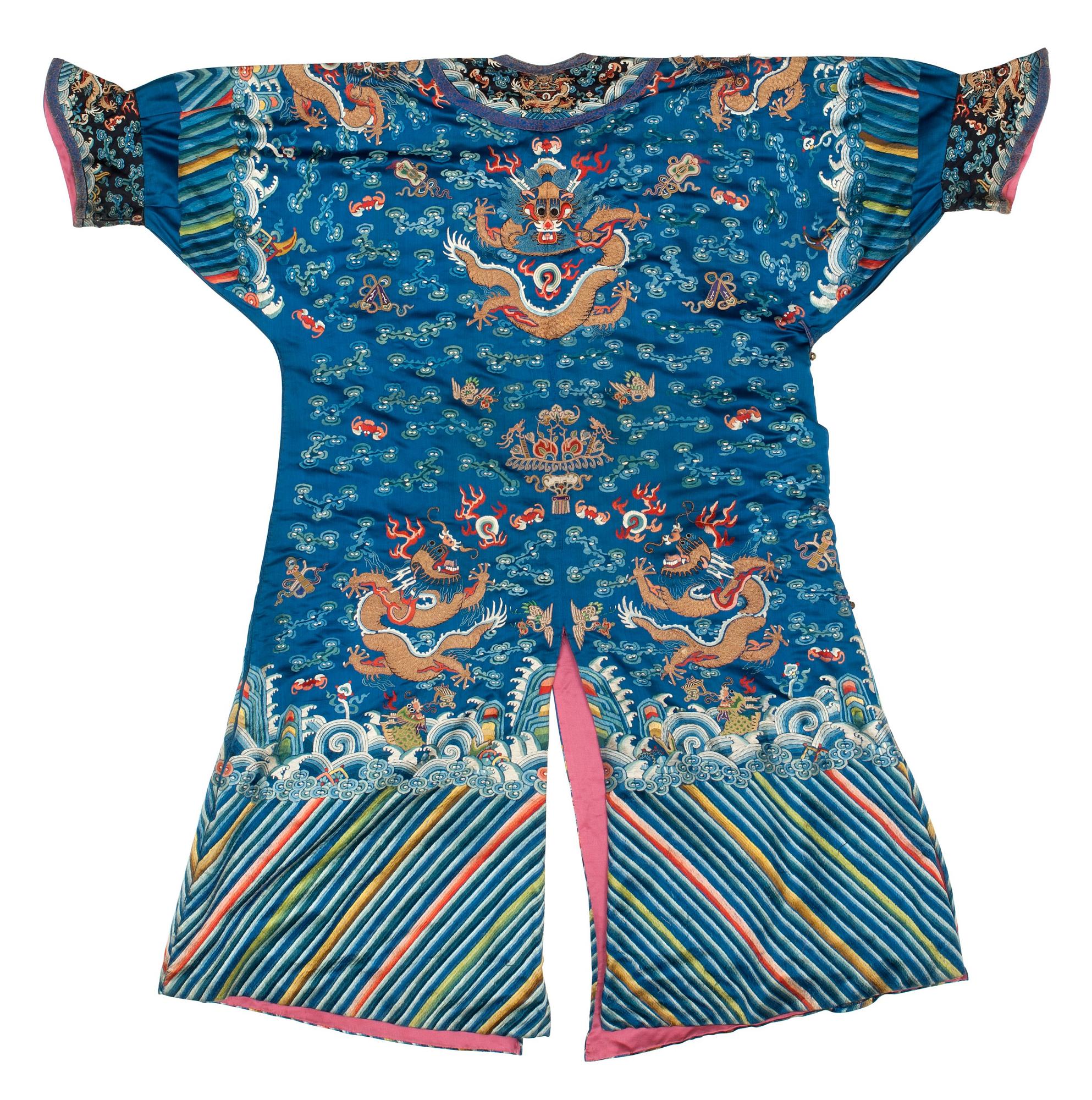 ROBE, embroidered. China around 1900. Height 133 cm.