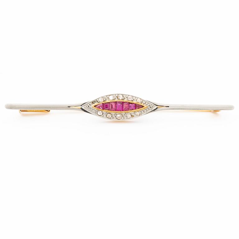 Brooch, 18K gold set with rose-cut diamonds and rubies.