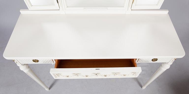 TOALETTBORD OCH PALL, gustaviansk stil, 1900-talets andra hälft.