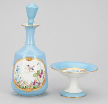 KARAFFER, ett par, samt SALTKAR,  porslin, Kornilov, St. Petersburg, Ryssland, 1800-talet slut.