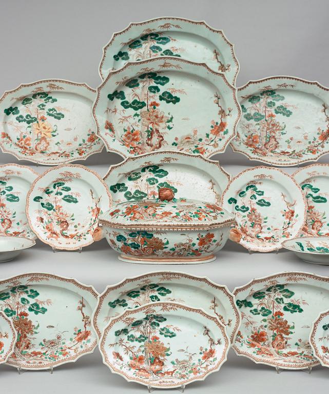 A Chinese Export dinner service, Qing dynasty, Qianlong (1736-95). (62 pieces).