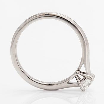 Cartier, ring, platina och diamant ca 0.53 ct. Märkt Cartier, FIK691 58. Med certifikat.