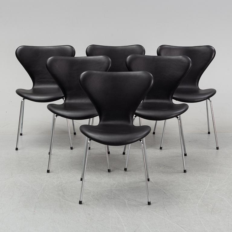 Arne Jacobsen, a set of six "Sjuan" chairs for Fritz Hansen, Denmark.