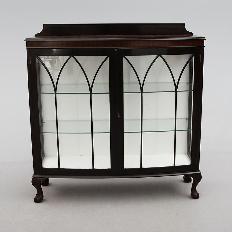 VITRINSKÅP, England, 1900-talets första hälft.