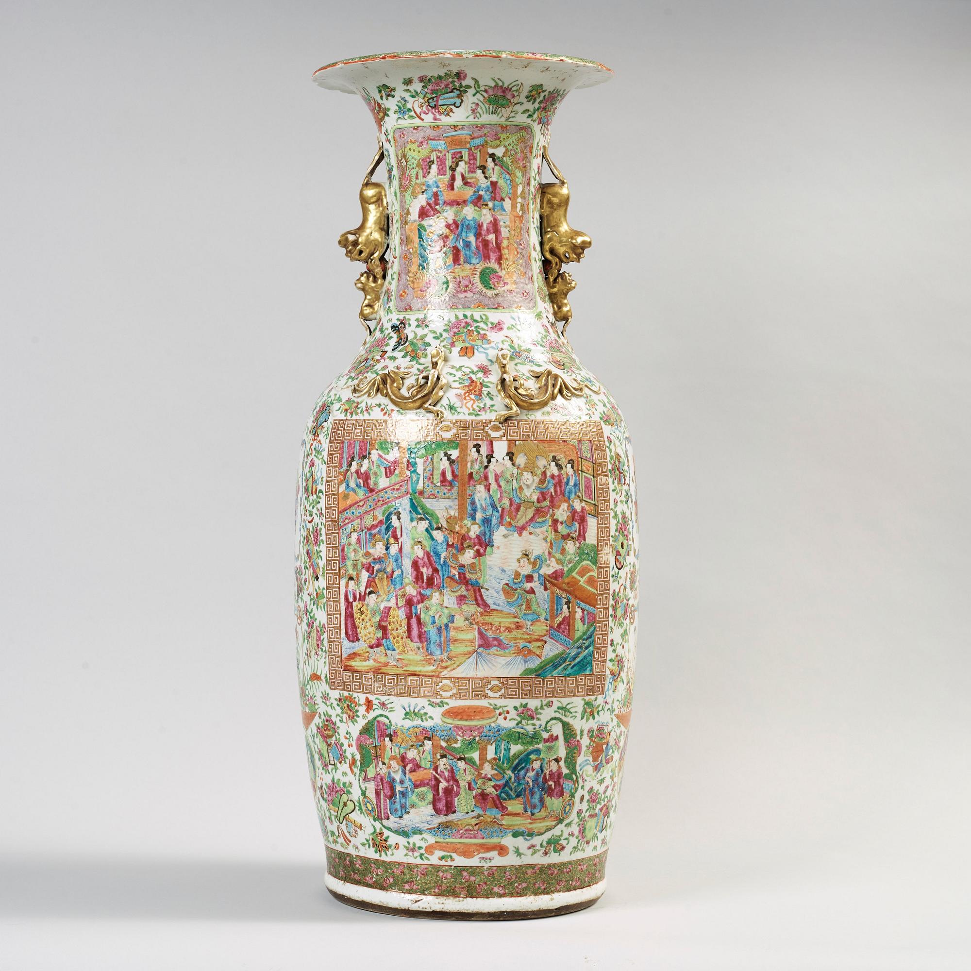 URNA, porslin. Qing dynastin, Kanton, 1800-tal.
