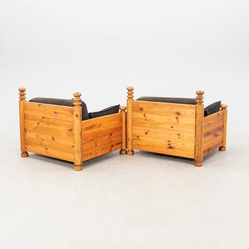 Uno & Östen Kristiansson, a pair of armchairs, pine, Vittsjö.