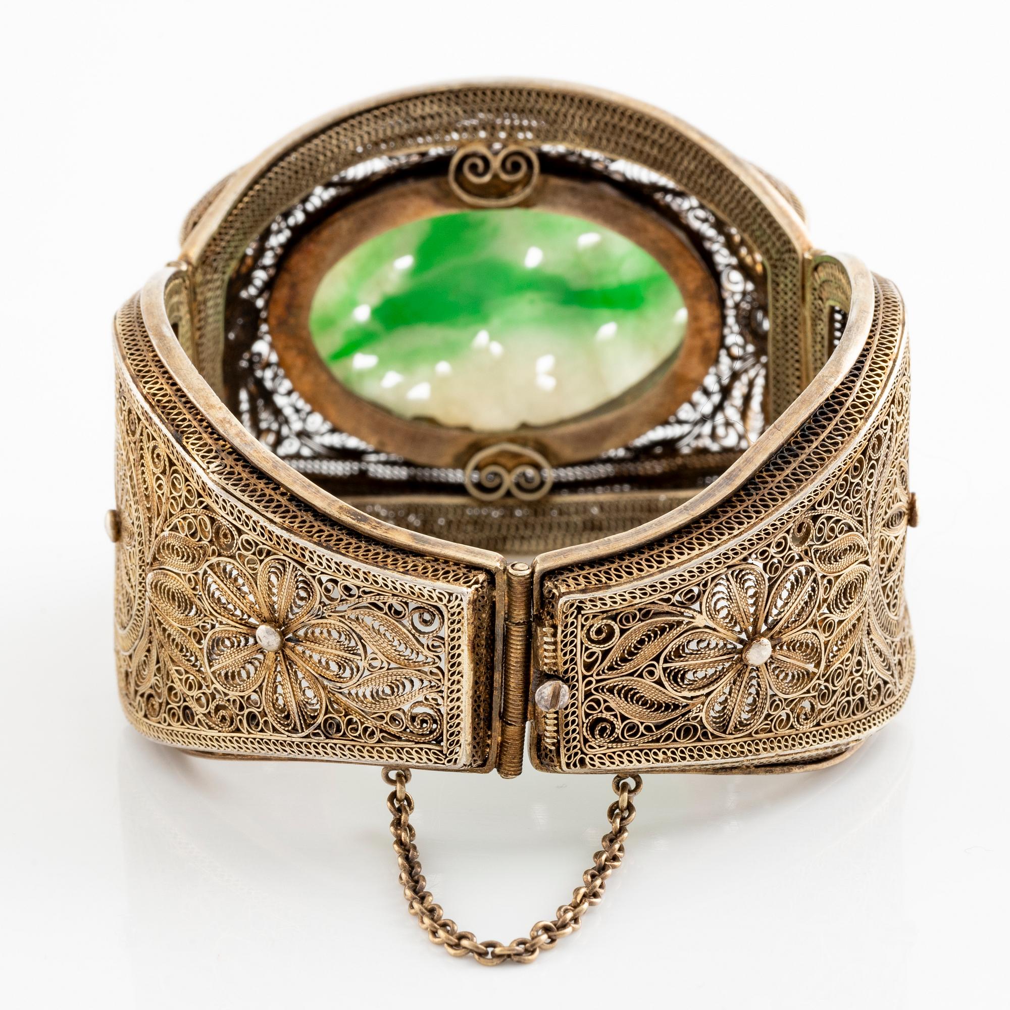 Armband, silver och infärgad nefrit, Kina, 1900-talets början.