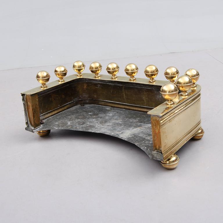 BRASSTÄLL, mässing, omkring år 1900.