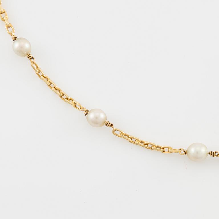 Necklace 18K gold with cultured pearls.
