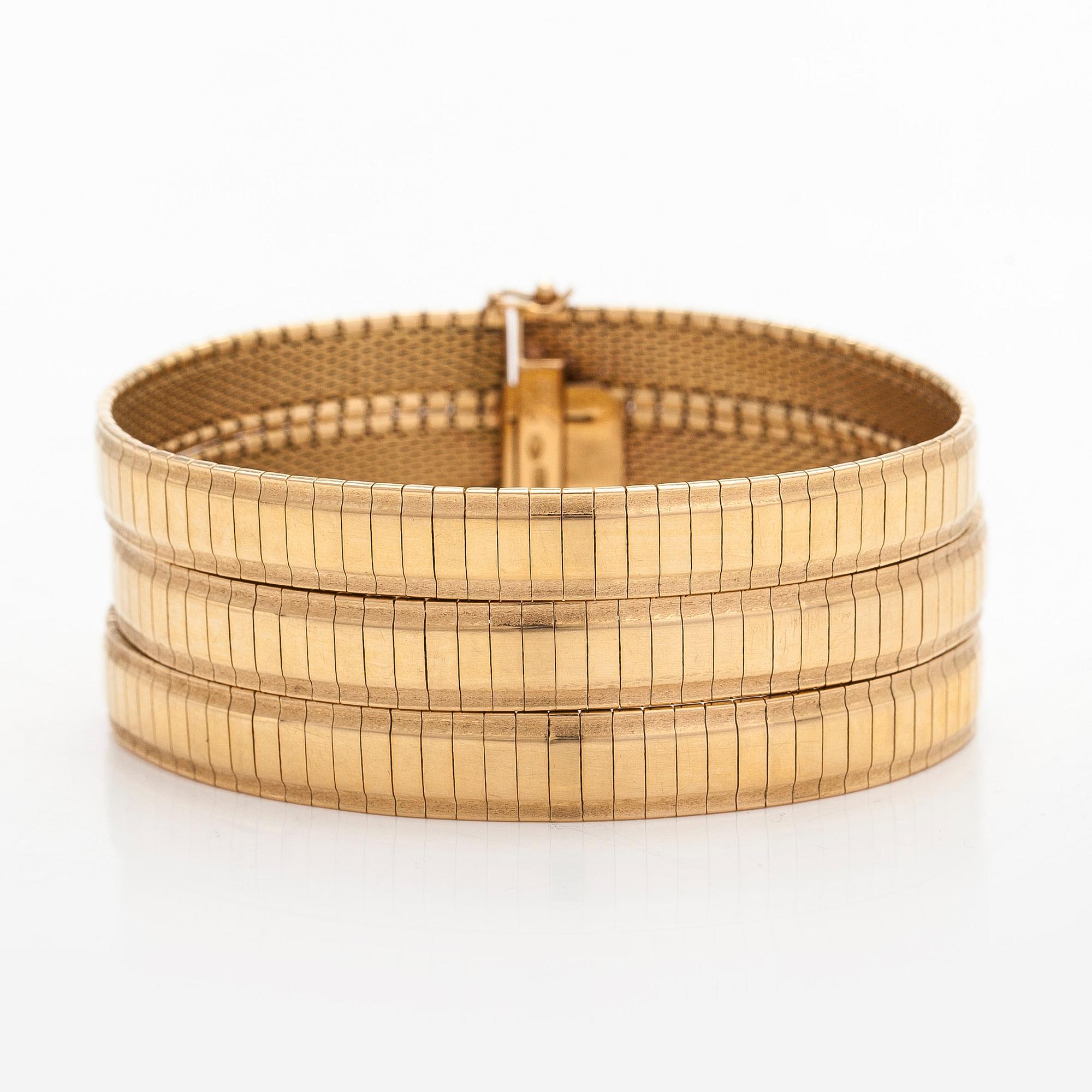An 18K gold bracelet.
