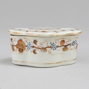 834. An export snuff box with cover, Qing dynasty, Jiaqing (1796-1820).