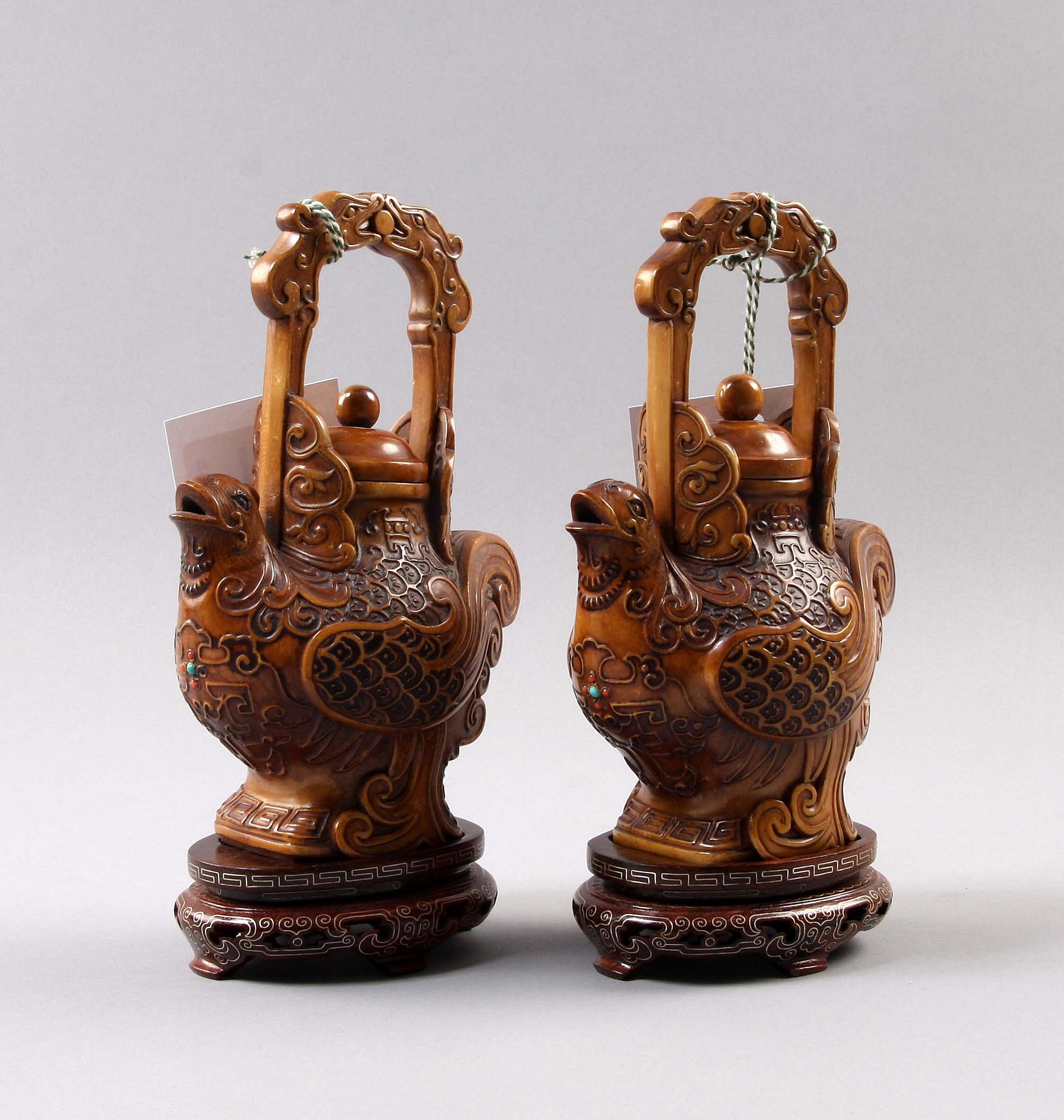 KANNOR, ett par. Kina.