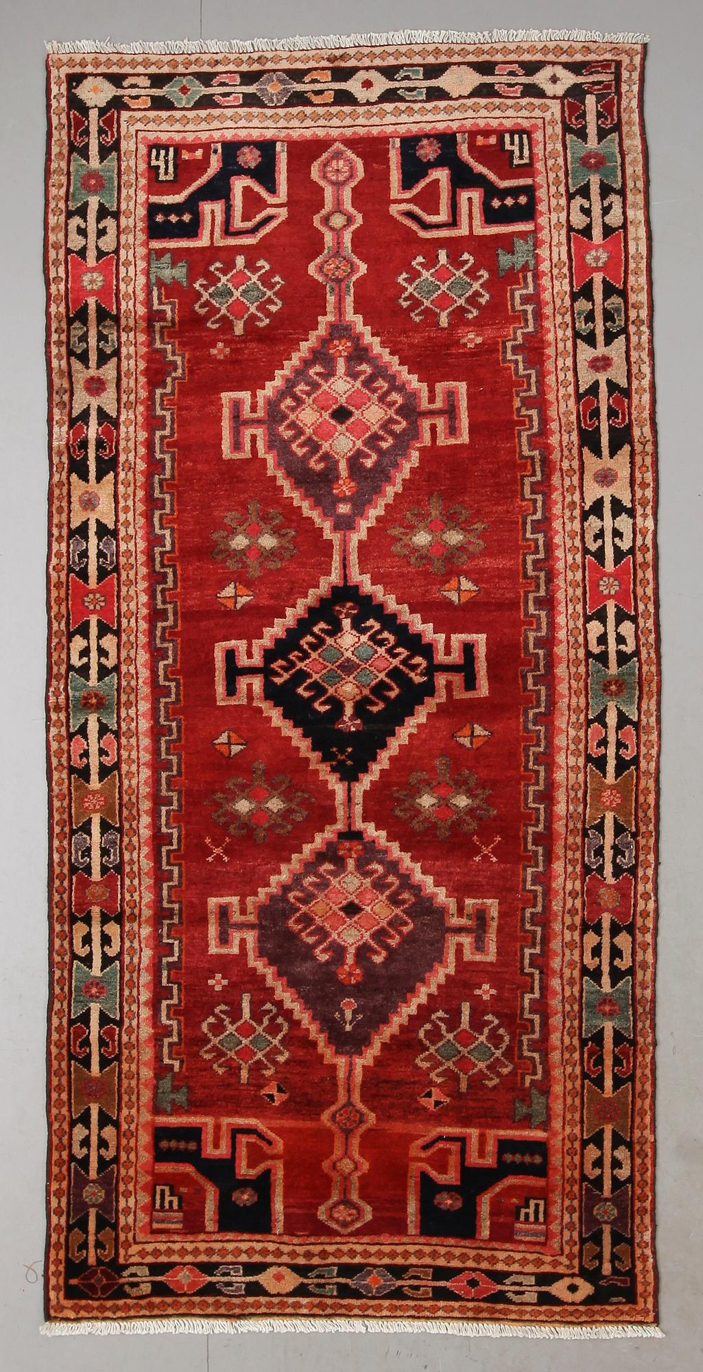 MATTA, Zanjan, ca 258 x 123 cm.