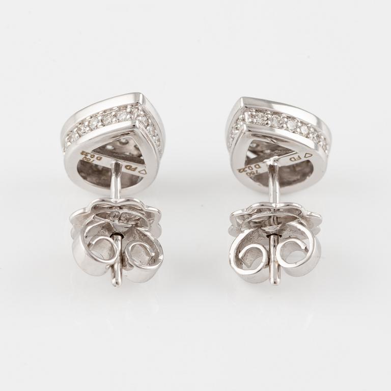 Drop-shaped earrings with brilliant-cut diamonds.