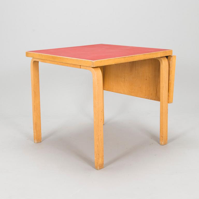 Alvar Aalto, A mid-20th century drop leaf table for O.Y. Huonekalu- ja Rakennustyötehdas.