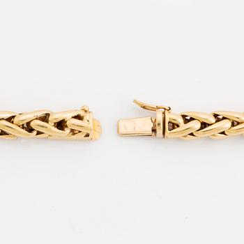 Collier 18K guld med ett mynt, en safir, en rubin och runda briljantslipade diamanter.